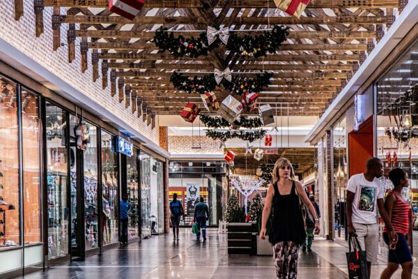 De senaste dagarna av julklappsshopping är en berättelse om kaos, kärlek och listor